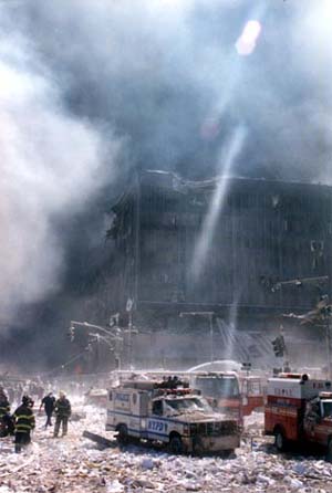 13_MCbuildingtrucks.jpg (22616 bytes)