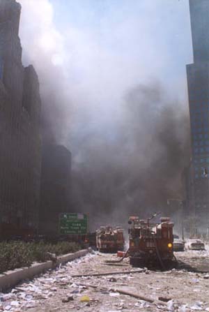 13_MCbuildingtrucks6.jpg (17935 bytes)