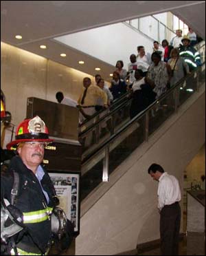 14_APescalator.jpg (25007 bytes)